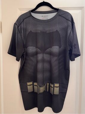 Under Armour Men’s Batman Graphic Compression Shirt Size 3XL (loose fit Size L)